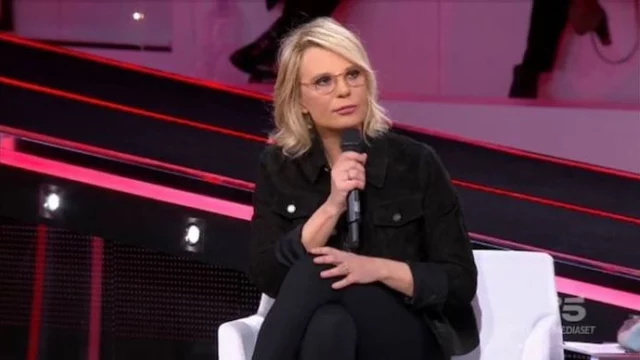 Spunta online la prima apparizione in tv di Maria De Filippi: il video storico