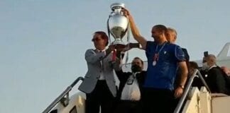 Europei: l'arrivo degli Azzurri a Fiumicino con la Coppa (VIDEO)