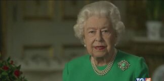 La Regina Elisabetta raggiunge Balmoral fa un invito a sorpresa