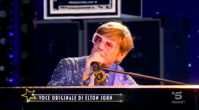 Star In The Star, rivelata l’identità di Elton John (VIDEO)