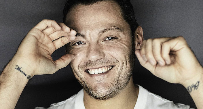 Tiziano Ferro pubblica sui social una foto di quando era bambino