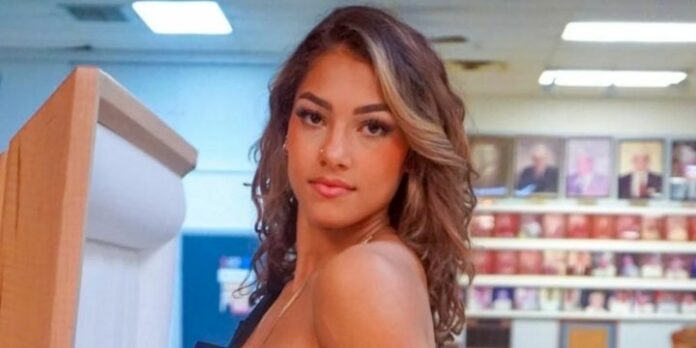 Jayne Rivera, l'influencer si scatta delle foto con la bara del padre