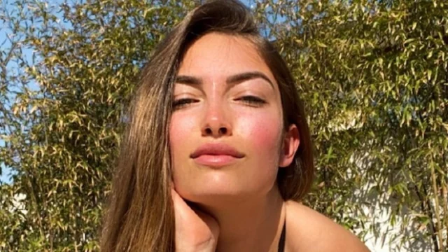 Nilufar Addati pubblica una foto senza intimo ma è polemica
