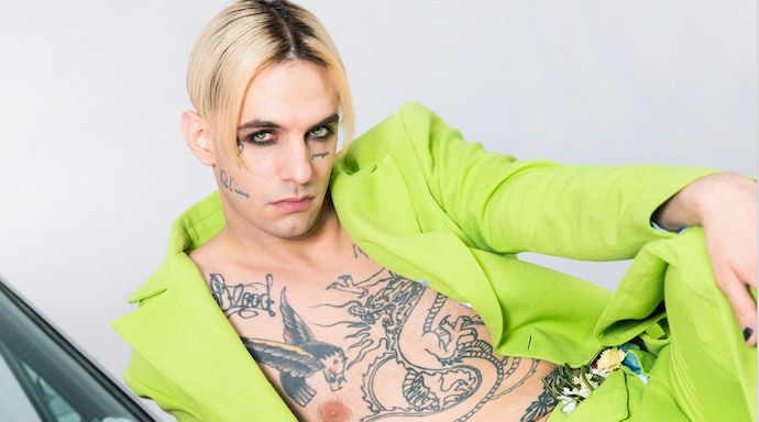 Achille Lauro mostra una sua foto di quando era bambino