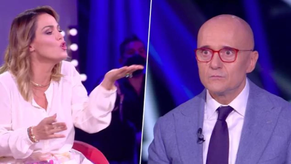 Sonia Bruganelli manda a quel paese Signorini in diretta tv- la gaffe
