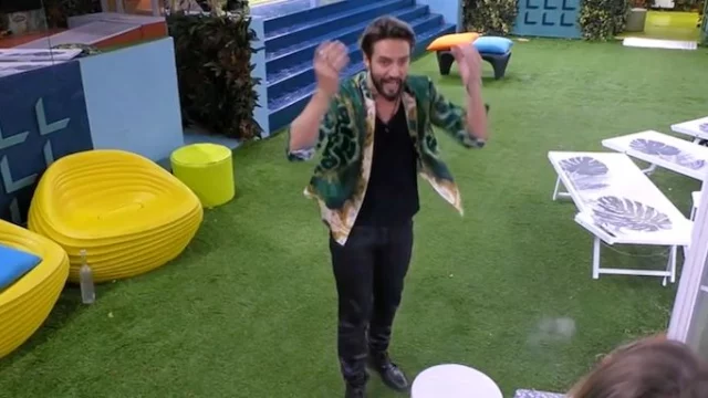 Alex Belli si scaglia duramente contro i Vipponi: ecco cosa è accaduto