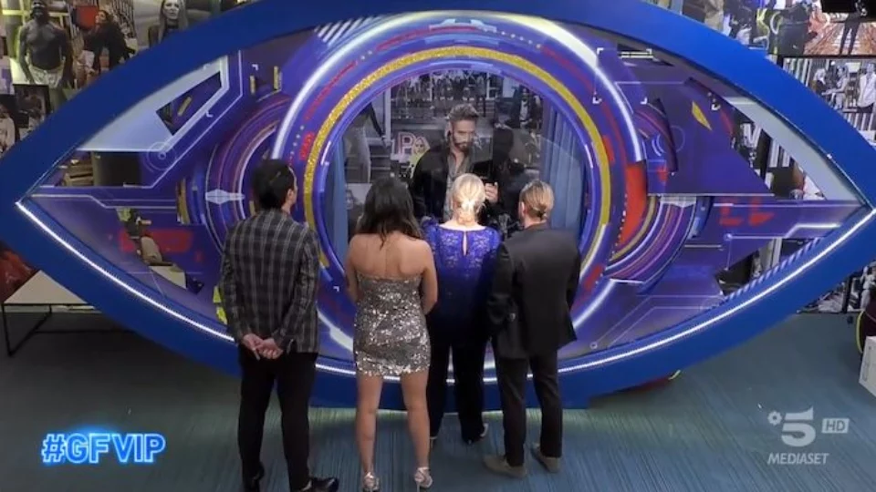 Alex Belli chiede scusa ai Vipponi e svela un retroscena sulla sua espulsione