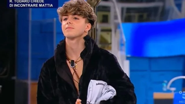 Amici 21, Mattia e i continui cambi di look nel corso degli anni