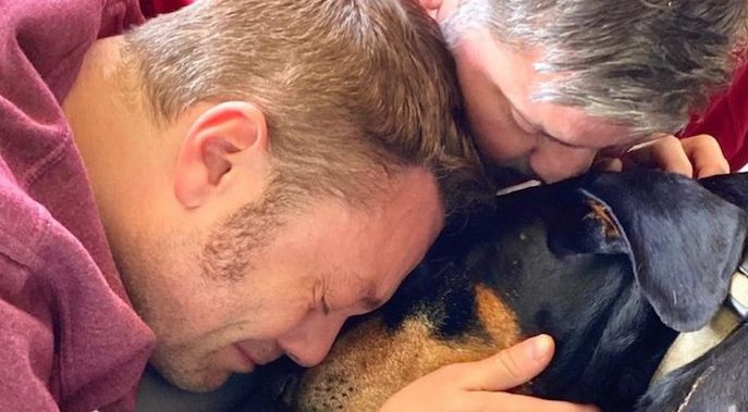Tiziano Ferro annuncia la morte del suo cane Jake: lo straziante addio