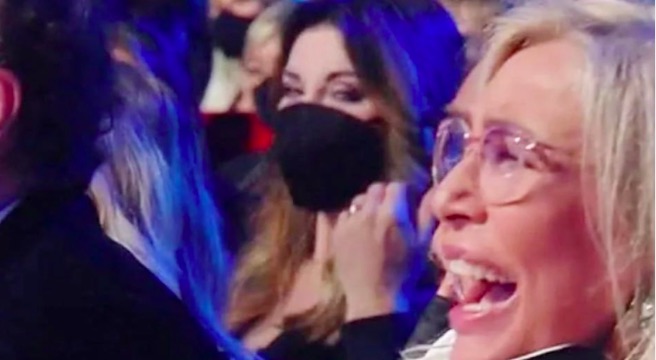 Alba Parietti commenta il mancato posto in prima fila a Sanremo 2022