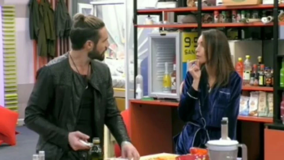 Alex Belli critica Nathaly Caldonazzo con Delia Duran