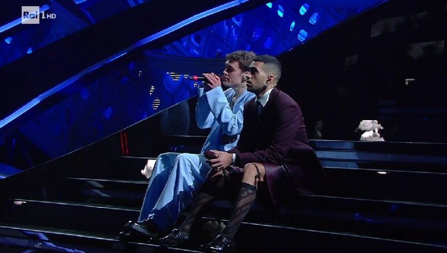 mahmood e blanco outfit