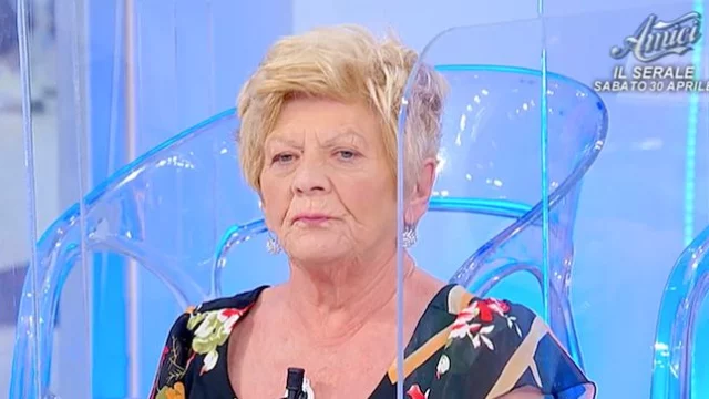 Uomini e Donne: Pinuccia si toglie la dentiera a tavola con Bruno