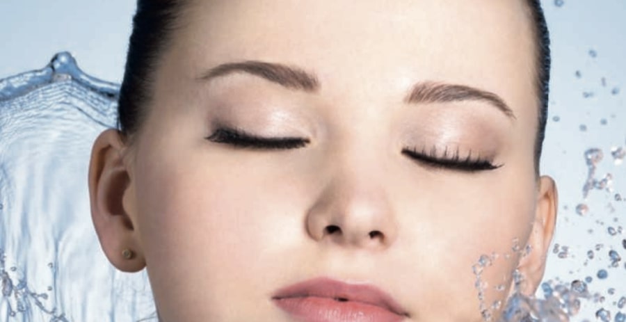 Proteggi il tuo viso dalla disidratazione dovuta a luce blu Proteggi il tuo viso dalla disidratazione dovuta a luce blu