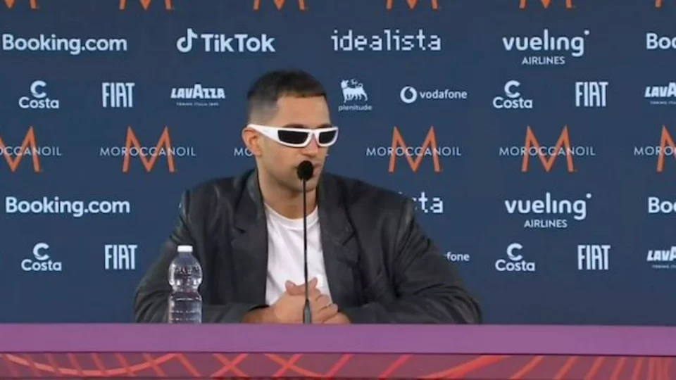 Mahmood di nuovo alle prese con le interviste in inglese all'Eurovision