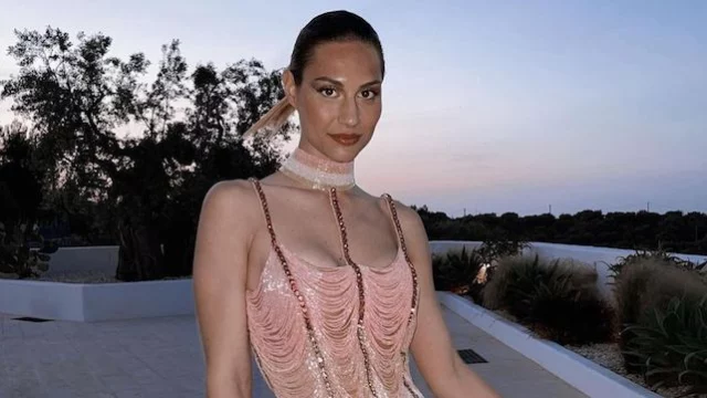 Beatrice Valli completamente nuda durante l’addio al nubilato