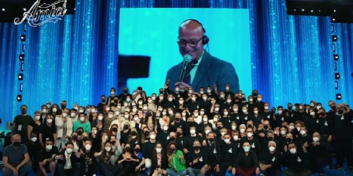 Amici 21, Maria De Filippi ricorda Piero Sonaglia nella finale Amici 21, Maria De Filippi ricorda Piero Sonaglia nella finale