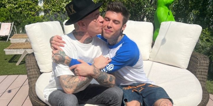 fedez j-ax ospiti concerto beneficenza