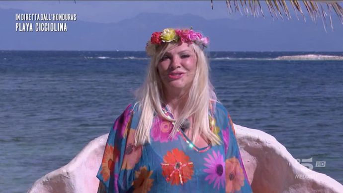 Ilona Staller afferma che Ilary Blasi sarebbe una perfetta porn0diva Ilona Staller afferma che Ilary Blasi sarebbe una perfetta porn0diva