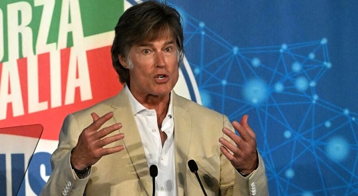 Ronn Moss, il Ridge di Beautiful, ospite alla convention di Forza Italia Ronn Moss, il Ridge di Beautiful, ospite alla convention di Forza Italia