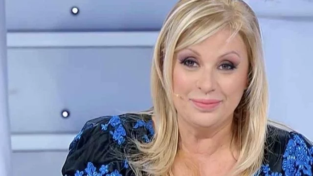 tina cipollari perché assente uomini e donne