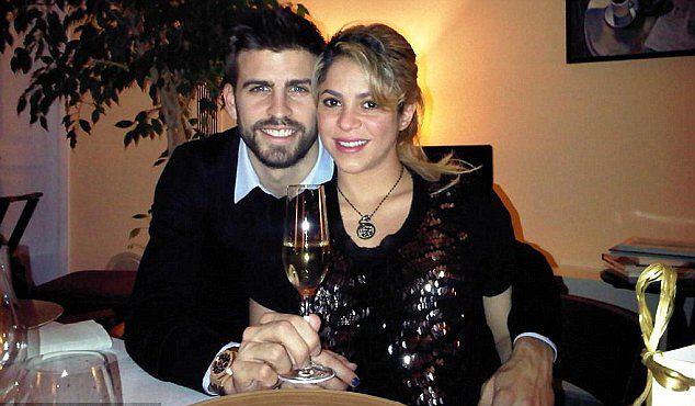 Shakira lascia Piqué per dei tradimenti, ma lui parla di coppia aperta
