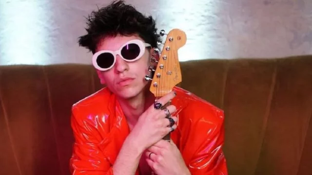 Luigi Strangis rivela per quale motivo indossa sempre gli occhiali