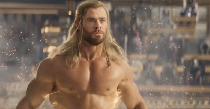 Chris Hemsworth mostra il Lato B nel film Marvel Thor: Love and Thunder