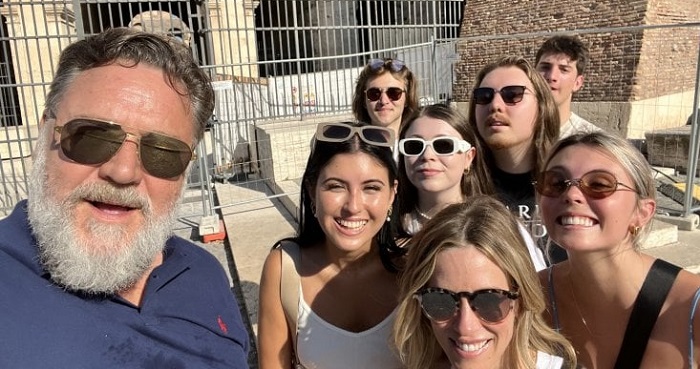 Russell Crowe visita Roma con tutta la sua famiglia (FOTO)