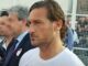 Francesco Totti partecipa a un torneo di padel, ma fa una richiesta