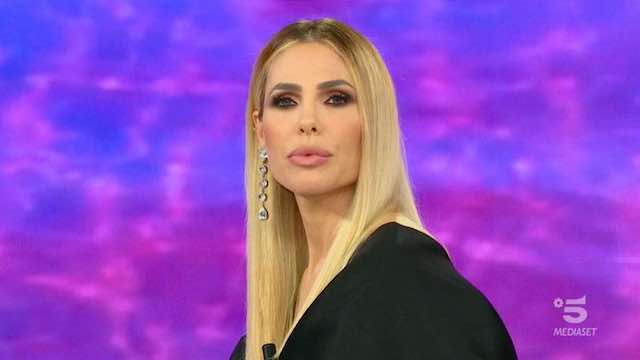 Ilary Blasi contesa tra due trasmissioni? La scelta della conduttrice