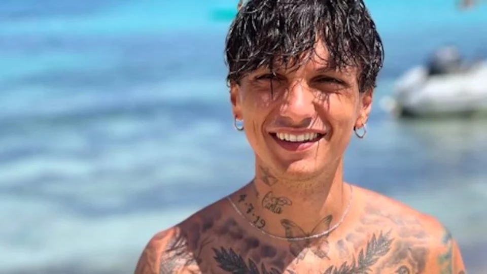 Ultimo sparisce dai social, fan preoccupati: lui interviene