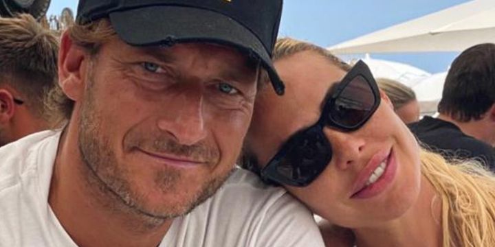 ilary blasi dedica totti fake