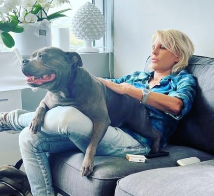 Maria De Filippi nel suo ufficio
