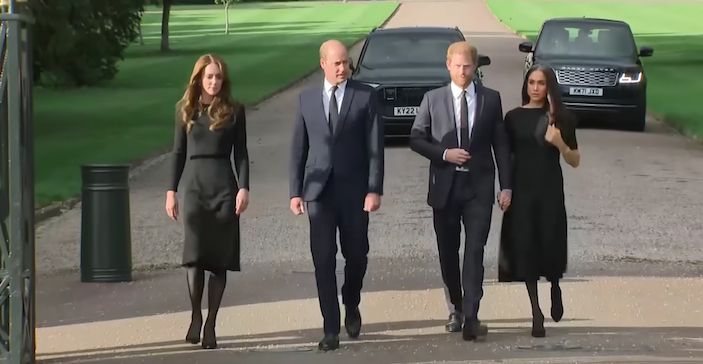 Harry e Meghan insieme a William e Kate per omaggiare la Regina Elisabetta