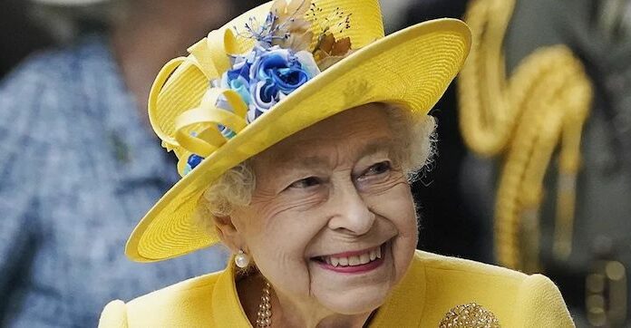 Regina Elisabetta, pubblicata la sua ultima foto ufficiale
