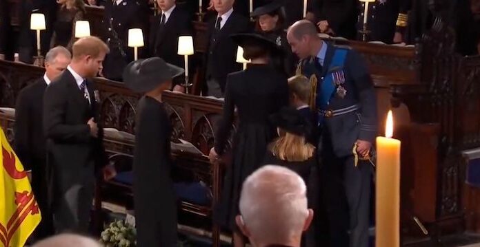 Harry e William: ecco cosa si sono detti al funerale della Regina Elisabetta