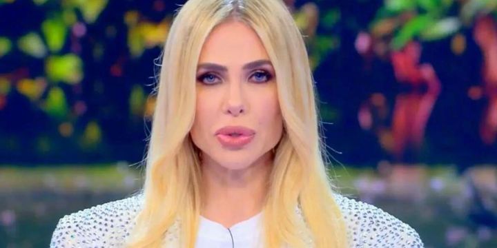 Ilary Blasi ha denunciato un amico Francesco Totti: il motivo Ilary Blasi ha denunciato un amico Francesco Totti: il motivo