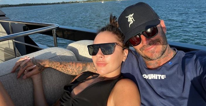 Victoria Beckham ha rimosso il tatuaggio con le iniziali del marito David: è crisi?