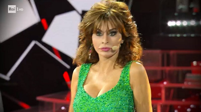 Alessandra Mussolini imita Sophia Loren a Tale e quale show