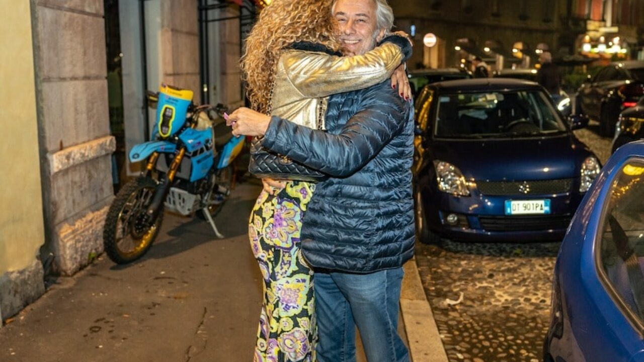 nora-amile-il-compleanno-della-showgirl-circondata-dagli-amici