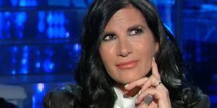 Pamela Prati e la richiesta che le avrebbe fatto la TV Pamela Prati e la richiesta che le avrebbe fatto la TV