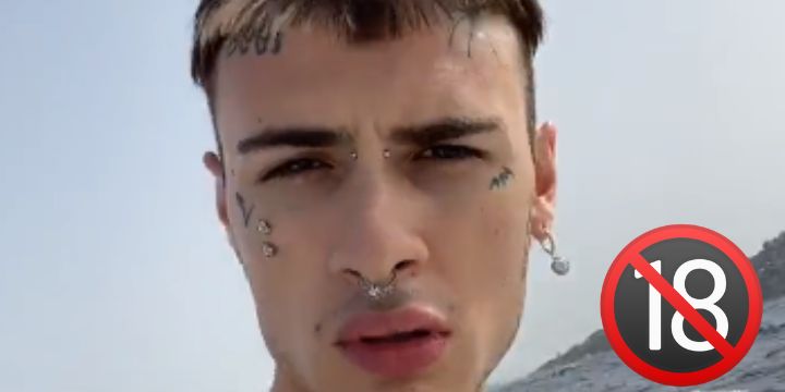 Rosa Chemical e la foto a luci rosse pubblicata sui social