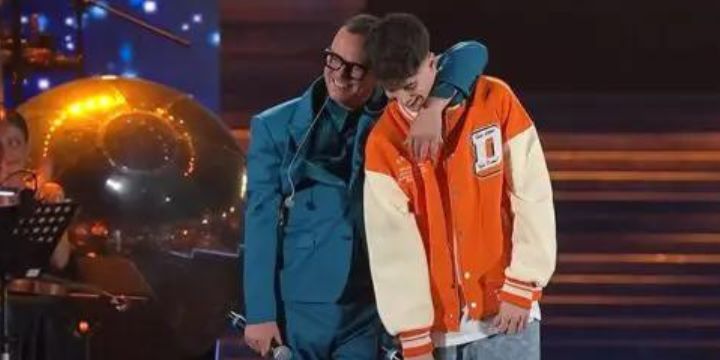 Sanremo 2023, Gigi d’Alessio si complimenta con il figlio LDA Sanremo 2023, Gigi d’Alessio si complimenta con il figlio LDA