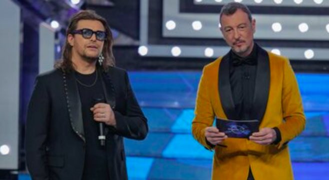 Gianluca Grignani, spoiler sul brano di Sanremo. La scelta della Rai Gianluca Grignani, spoiler sul brano di Sanremo. La scelta della Rai