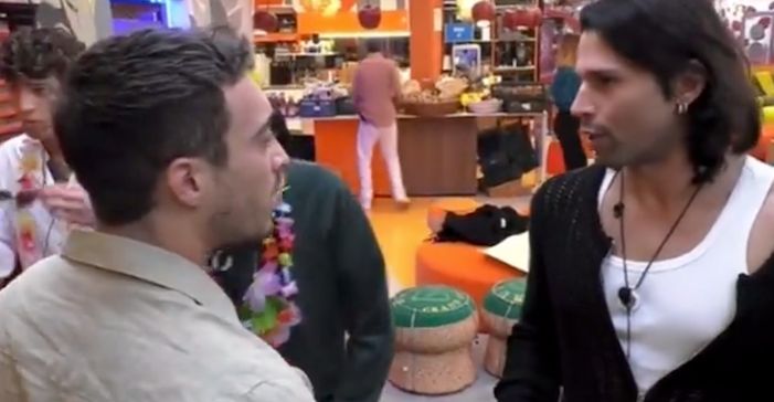 Luca Onestini fa gli auguri di compleanno ad Antonino, che non apprezza Luca Onestini fa gli auguri di compleanno ad Antonino, che non apprezza