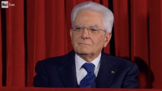 Sanremo 2023, il saluto dell'Ariston a Mattarella