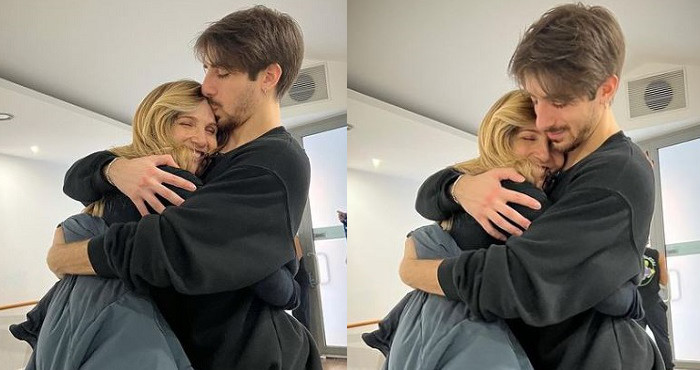 Amici, Lorella Cuccarini riabbraccia il suo ex allievo Alessandro Cavallo sul palco di Sanremo Amici, Lorella Cuccarini riabbraccia il suo ex allievo Alessandro Cavallo sul palco di Sanremo