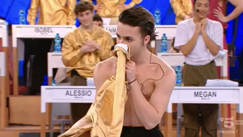 Amici 22, Mattia Zenzola ottiene la maglia del Serale
