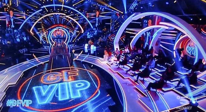 GF Vip, ex concorrente rivela: “Le notizie filtrano dall’esterno” GF Vip, ex concorrente rivela: “Le notizie filtrano dall’esterno”